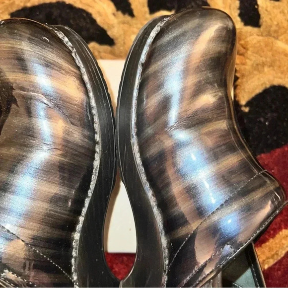 Dansko Women’s Clogs Shoes Mules Black Patent Leather Silver Copper Stripes 41 - Picture 2 of 16